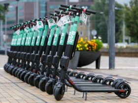 В Україні було прийнято законопроєкт № 8172, який визнав самокати та моноколеса транспортними засобами. Це дозволить їх використовувати на дорогах, як і будь-який інший засіб транспорту.