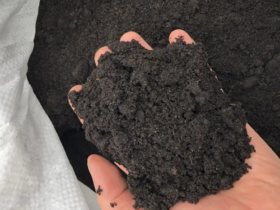 Український чернозем. Росія вивозить з України та перепродає у своїх магазинах