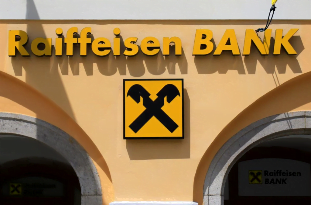 Райффайзенбанк продовжить деякі банківські операції в Росії