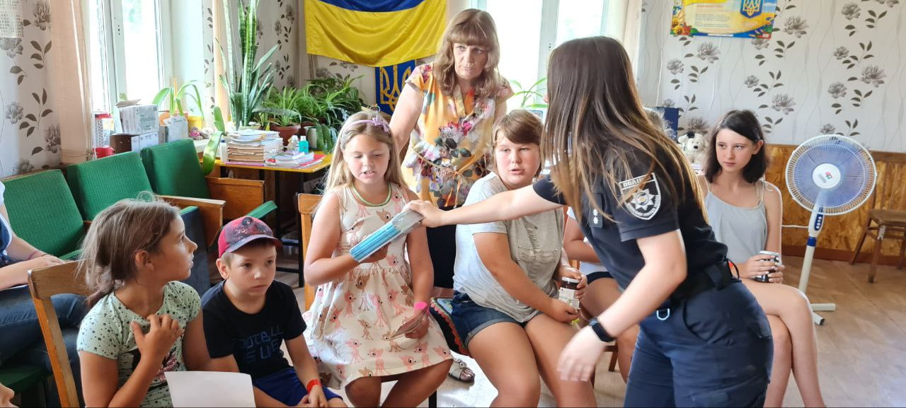 Канікули в умовах війни: Краматорські поліцейські нагадують дітям прифронтових районів загальні правила безпеки