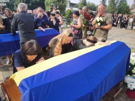 На Полтавщині прощаються із військовими, які загинули під час падіння двох "Мі-8" на Донеччині