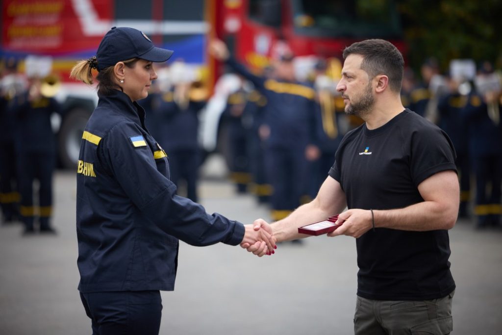 Президент нагородив 3 рятувальників Донеччини