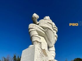 пам'ятник "Артему"