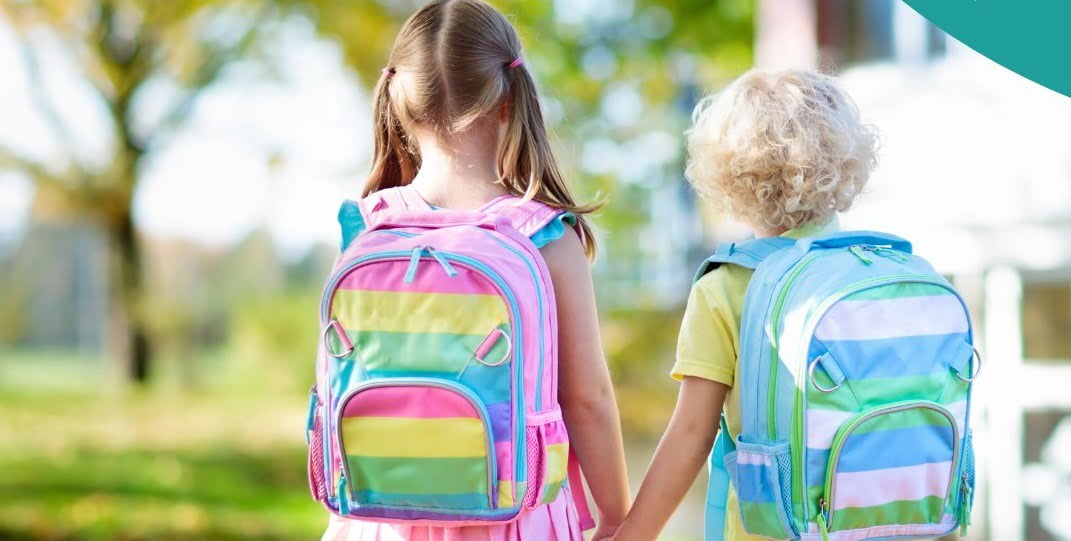 Діти ідуть до школи