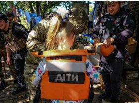 Поліцейські вивезли с прифронтового Нью-Йорка трьох дітей