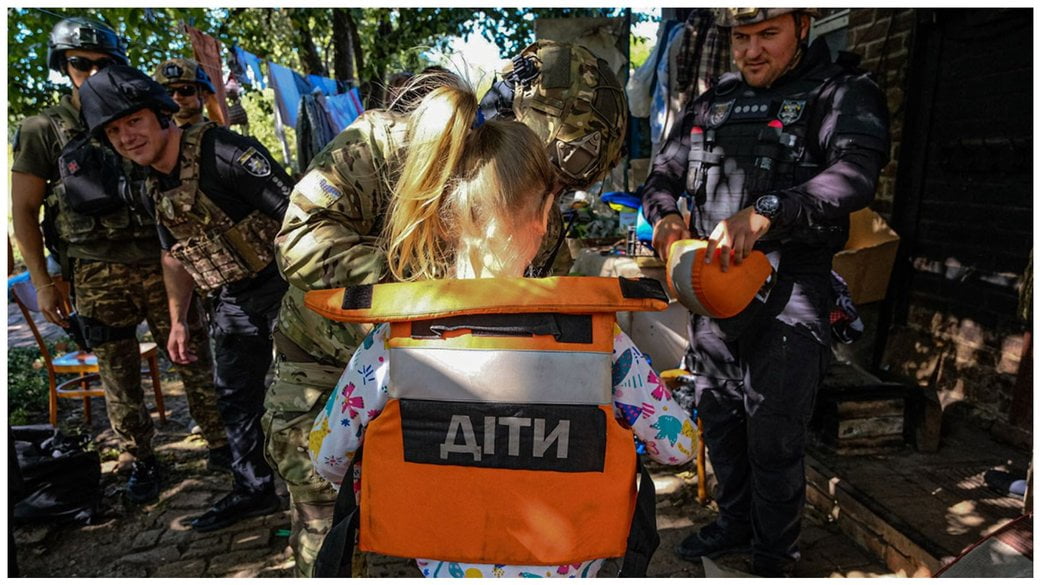 Поліцейські вивезли с прифронтового Нью-Йорка трьох дітей