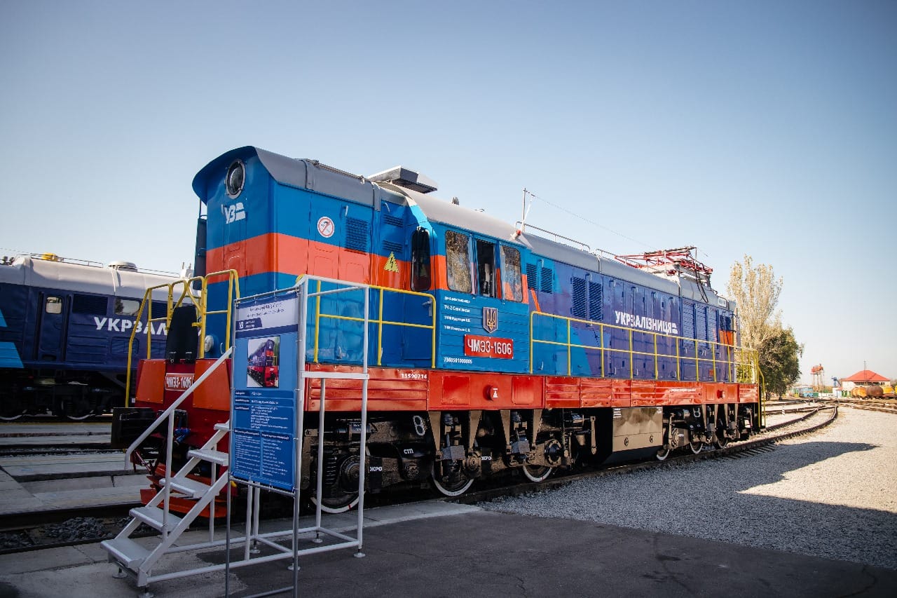 На Донецькій залізниці пройшла виставка-огляд тягового рухомого складу