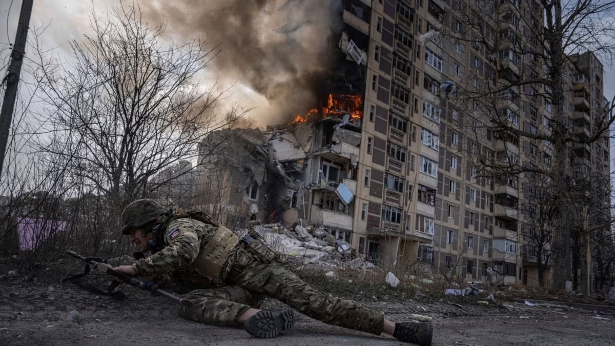 Росія перекидає під Авдіївку нові сили