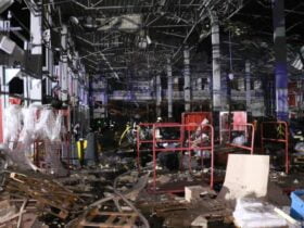 Рятувальники показали наслідки ракетного удару по терміналу "Нової пошти" на Харківщині