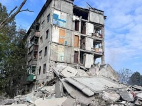 Понівечені будинки, медзаклад, естакада: обстріли Донеччини за добу