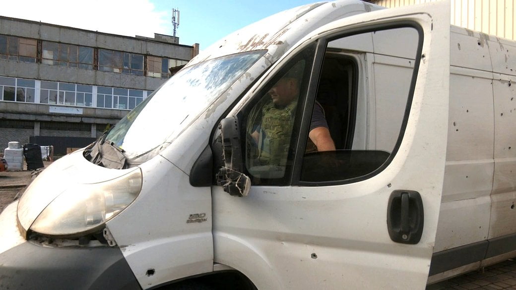 Історія волонтера та його автівки, якою возить допомогу на Донеччину