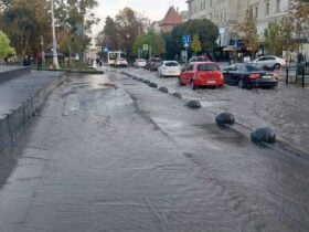 Центр Львова затопило