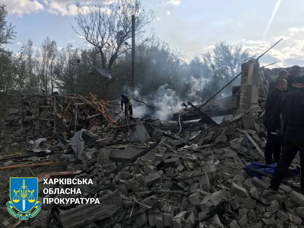 РФ обстріляла кафе та магазин у селі Гроза на Харківщині