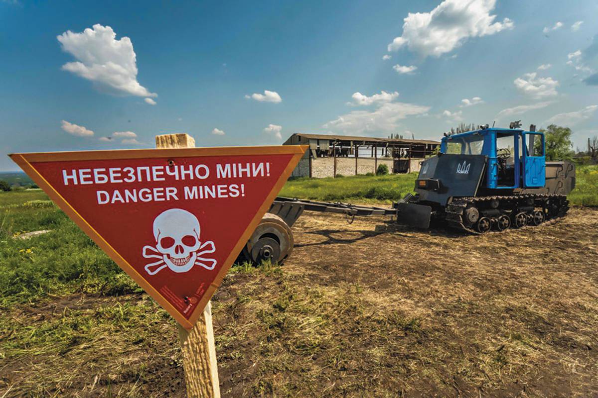 Розмінування полів на Донеччині