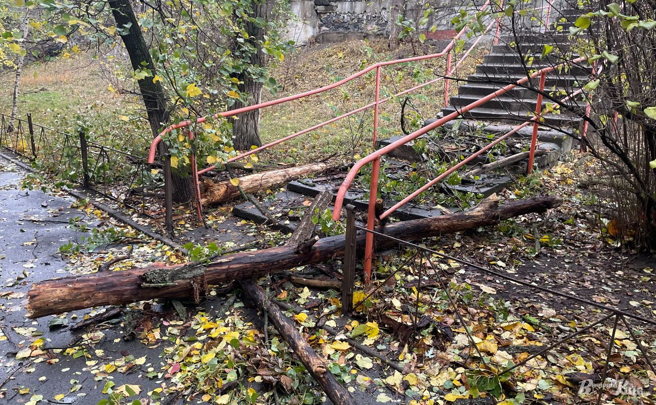 Енергетики відновлюють електропостачання на Донеччині