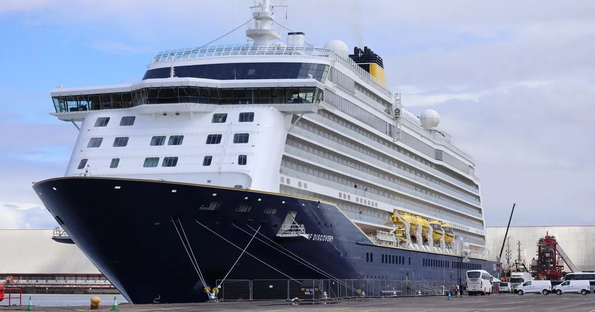 100 пасажирів круїзного лайнера постраждали внаслідок шторму