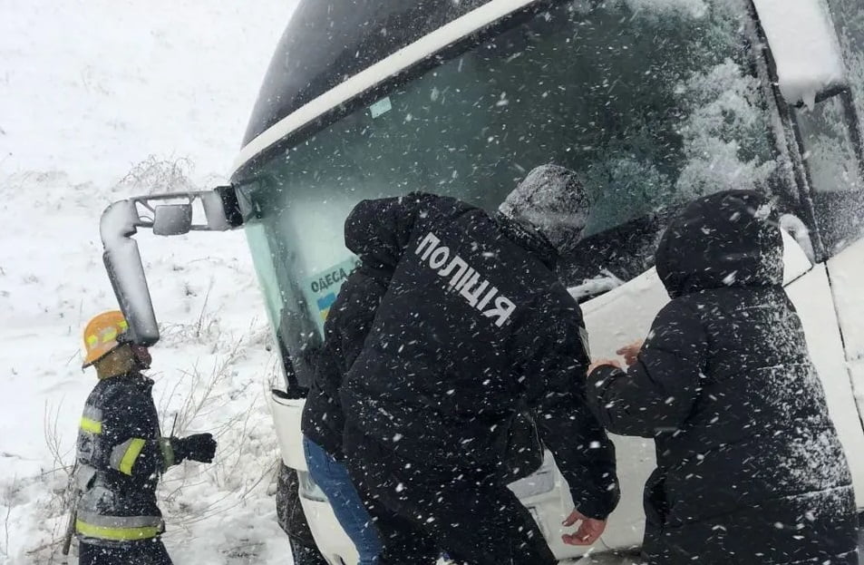 Негода спричинила численні ДТП та затори на дорогах Одещини