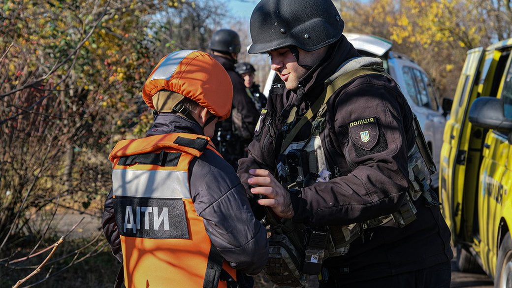 З прифронтових громад Донеччини евакуювали понад 60 дітей