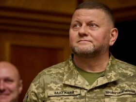 Залужний: Обстановка на фронті укладнена