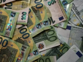 Понад 200 мільярдів доларів, гроші, євро