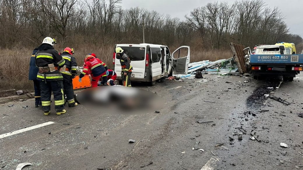 Шестеро загиблих та троє травмованих — в Ізюмському районі сталася ДТП