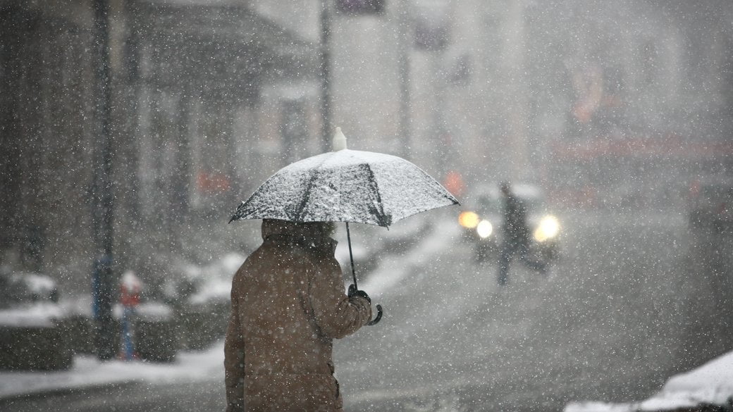 В Україні — сніг, дощ та ожеледиця: якою буде погода на вихідних