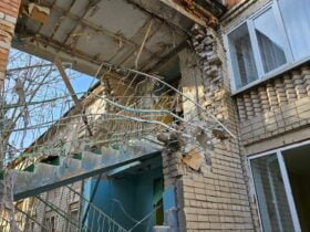 Унаслідок обстрілу медзакладу в Херсоні поранені двоє лікарів 