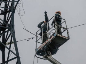 76 бригад енергетиків працюють над відновленням світла на Донеччині