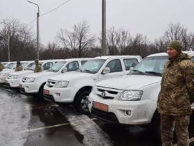 10 автомобілів передано військовим на Донеччині