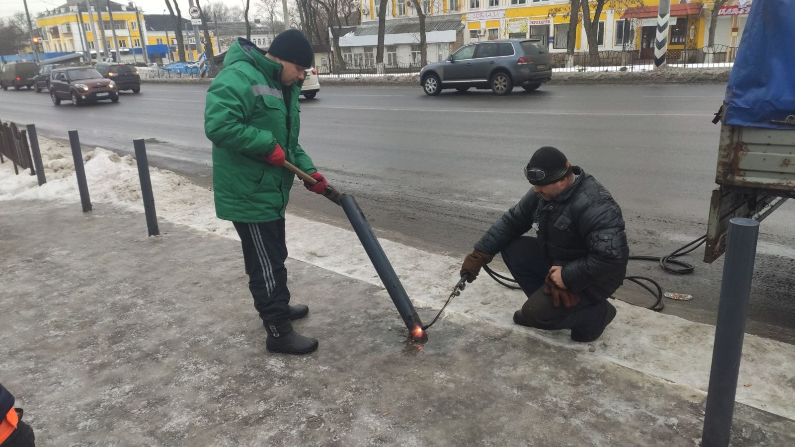 У Краматорську ремонтують огородження