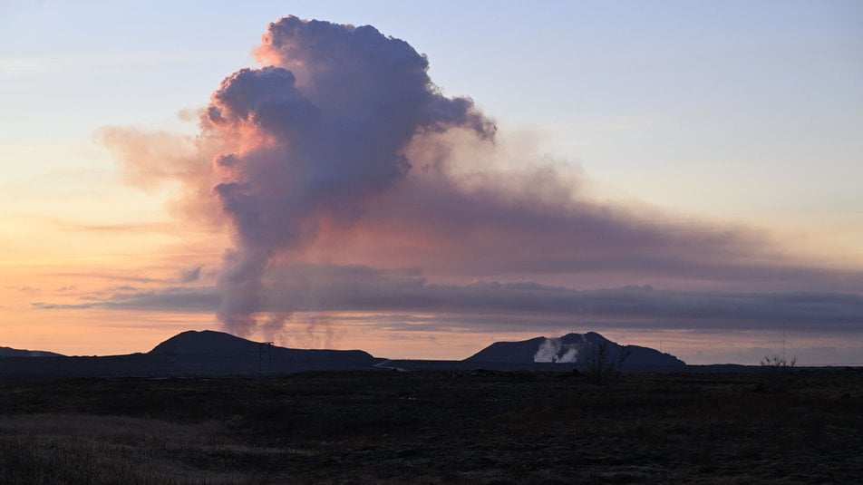 В Ісландії розпочалося виверження вулкана на півострові Рейк'янес