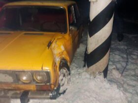 Водій у стані сп'яніння без прав керування наїхав на електроопору у Краматорську