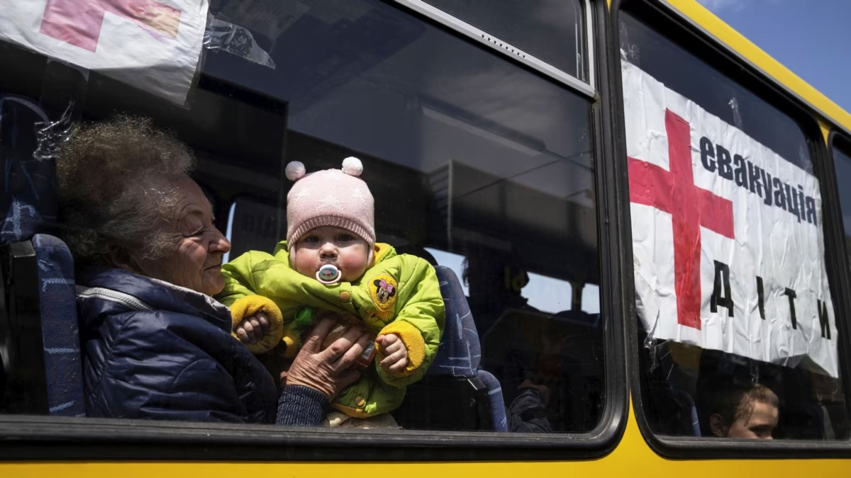 Евакуація дітей з прифронтової Донеччини продовжується: скільки залишилось