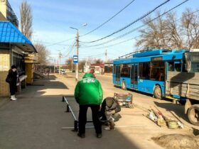 У Краматорську на Лазурному встановлюють нову зупинку для громадського транспорту