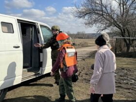 Поліція евакуювала літню жінку з внуками з прифронтової Костянтинівки