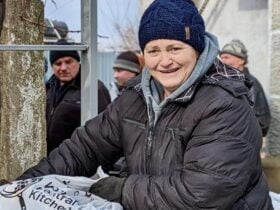 Волонтери Краматорська допомагають мешканцям прифронтової Донеччини