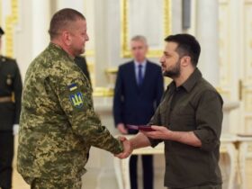 Зеленський присвоїв Залужному звання Героя України