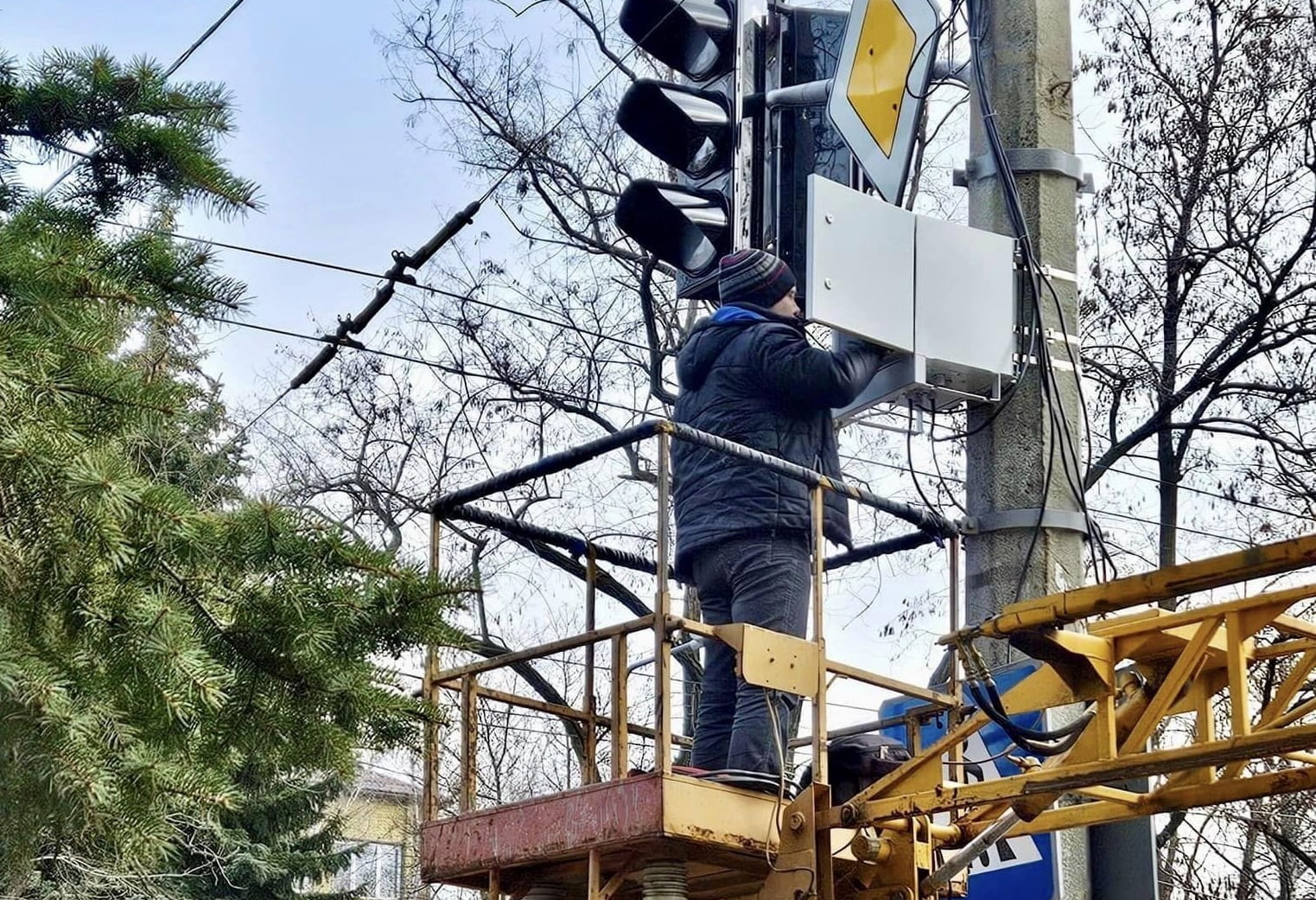 Світлофор біля дитячої лікарні у Краматорську працюватиме «за запитом пішохода»