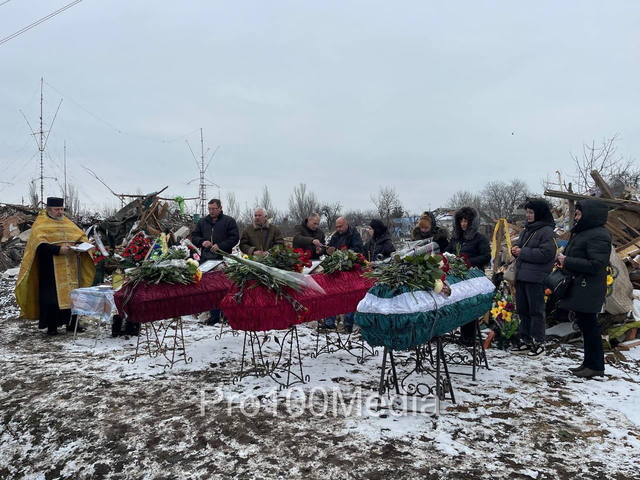 У Краматорську поховали родину, яка загинула 17 лютого при обстрілі міста