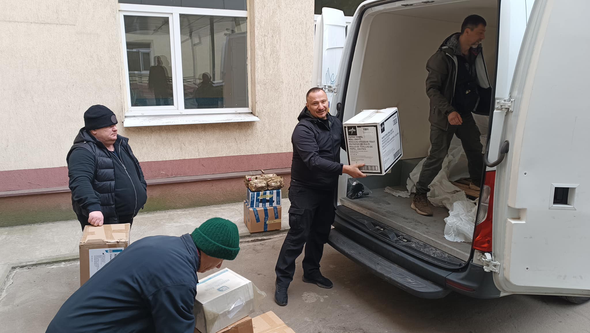 Медики Слов'янська отримали від волонтерів благодійну допомогу