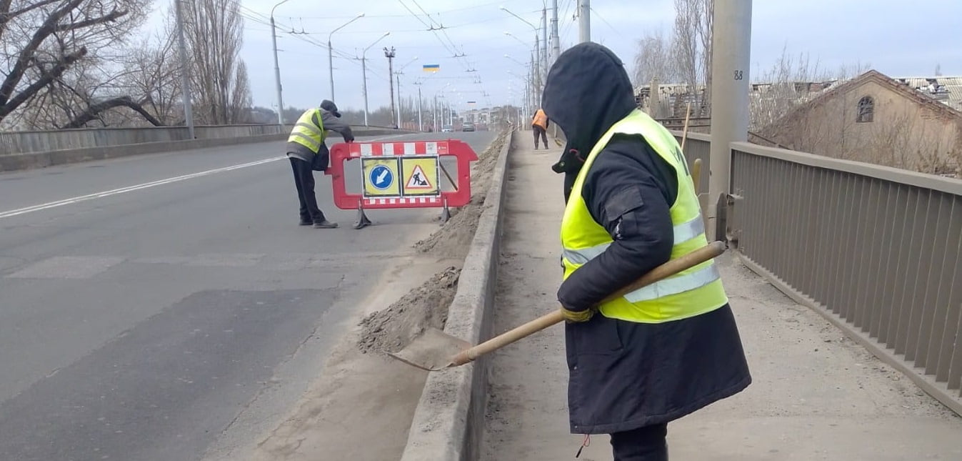 У Краматорську комунальники займаються благоустроєм міста