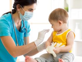 Кабмін дозволив робити щеплення в аптеках