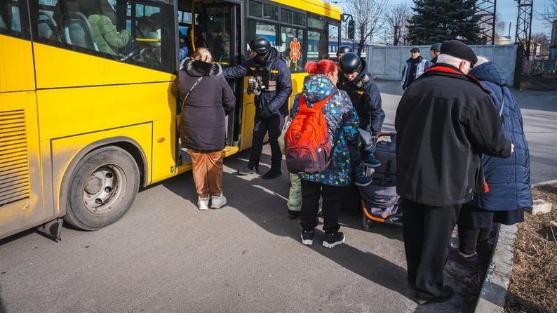 рятувальники евакуювали п'ятьох людей у вихідні