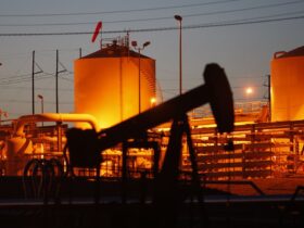 Дрони вивели з ладу 10-15% нафтопереробних потужностей Росії,