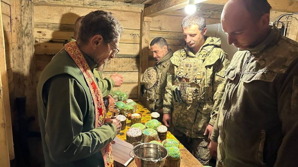 Донецькі прикордонники зустріли Великдень на бойових позиціях