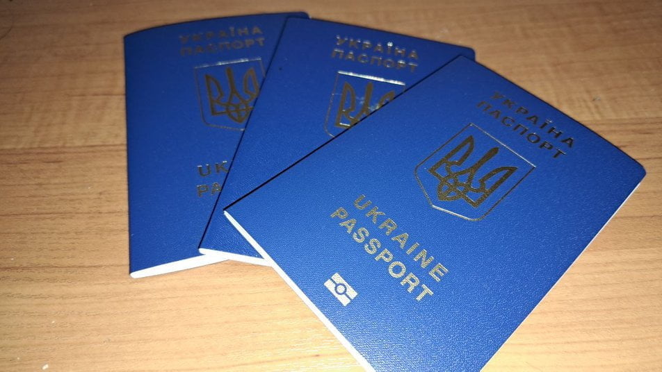 "Документ" відновив видачу готових паспортів за кордоном