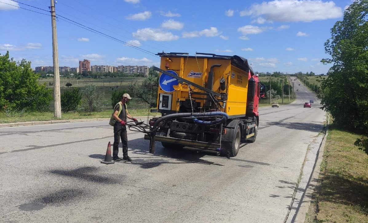 У Краматорську ремонтують дорогу через балку Кутову