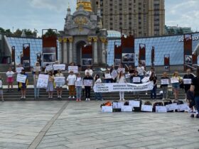 "Герої не раби": у Києві рідні військових вимагають встановлення чітких термінів служби