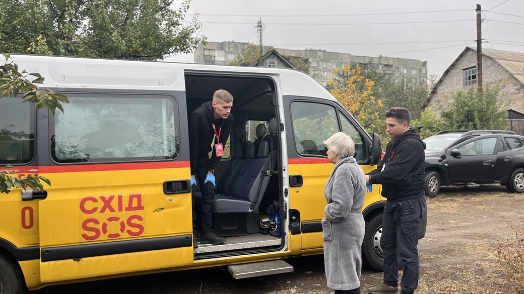 Як волонтери евакують жителів Донеччини