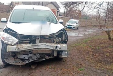 У Слов’янську п’яний водій Renault врізався в електроопору